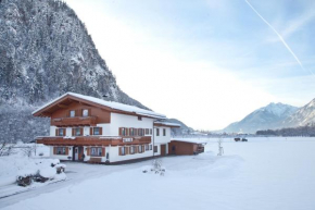 Отель Gästehaus Luxner, Штрас
